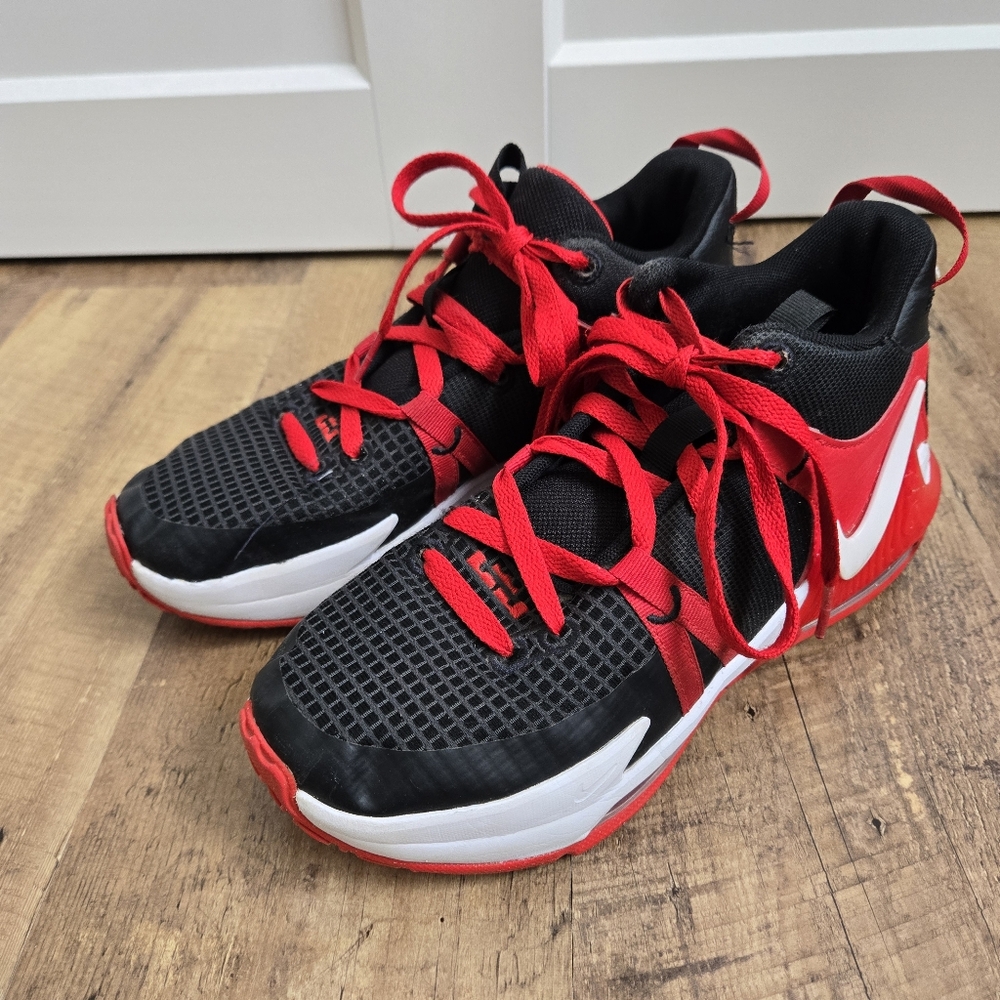 Nike Lebron Witness 7 Basketball Black/red And White Sneakers,  6.5 Y - Picture 2 of 12